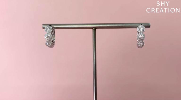 0.37CT DIAMOND HUGGIE EARRING