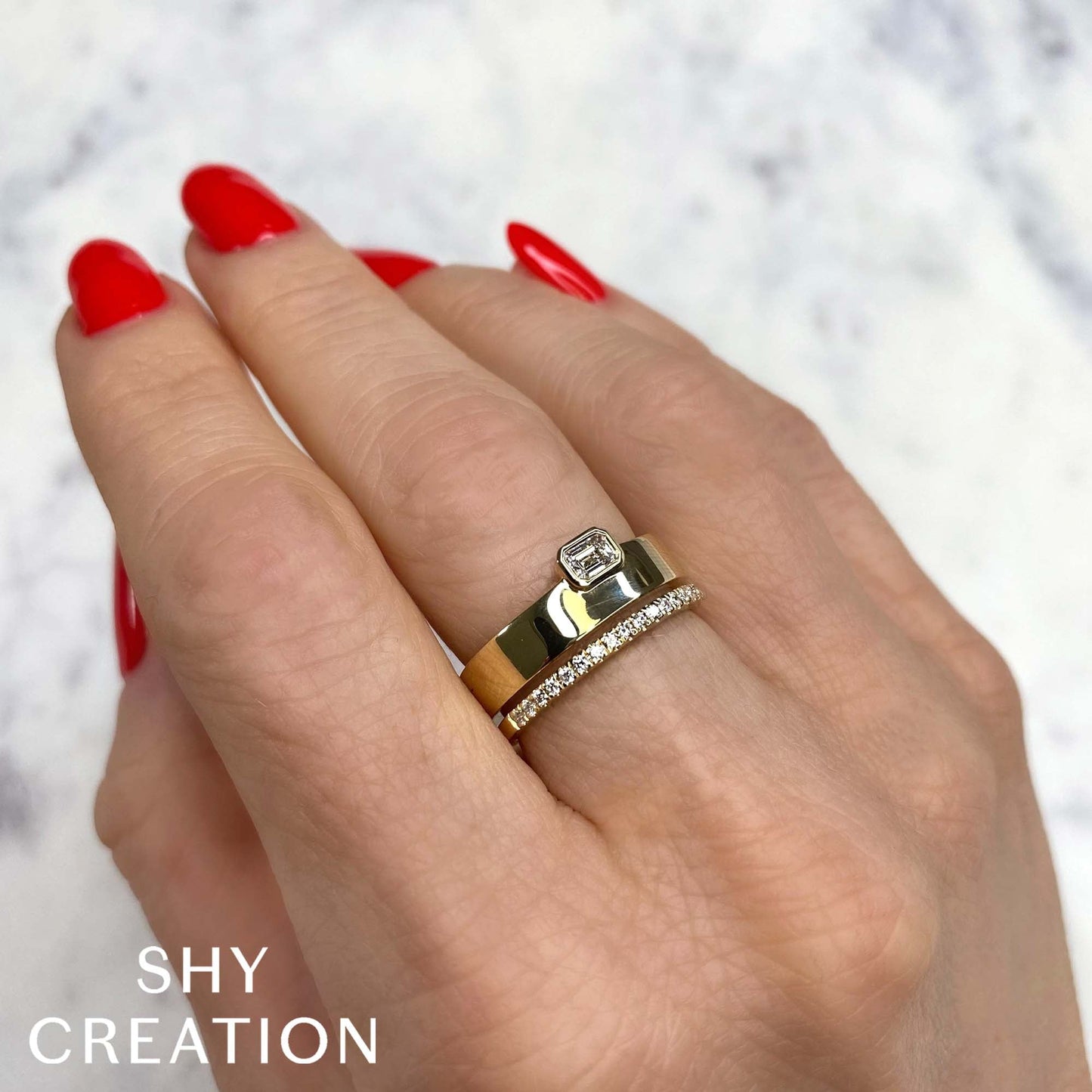 0.39CT DIAMOND EMERALD BAND