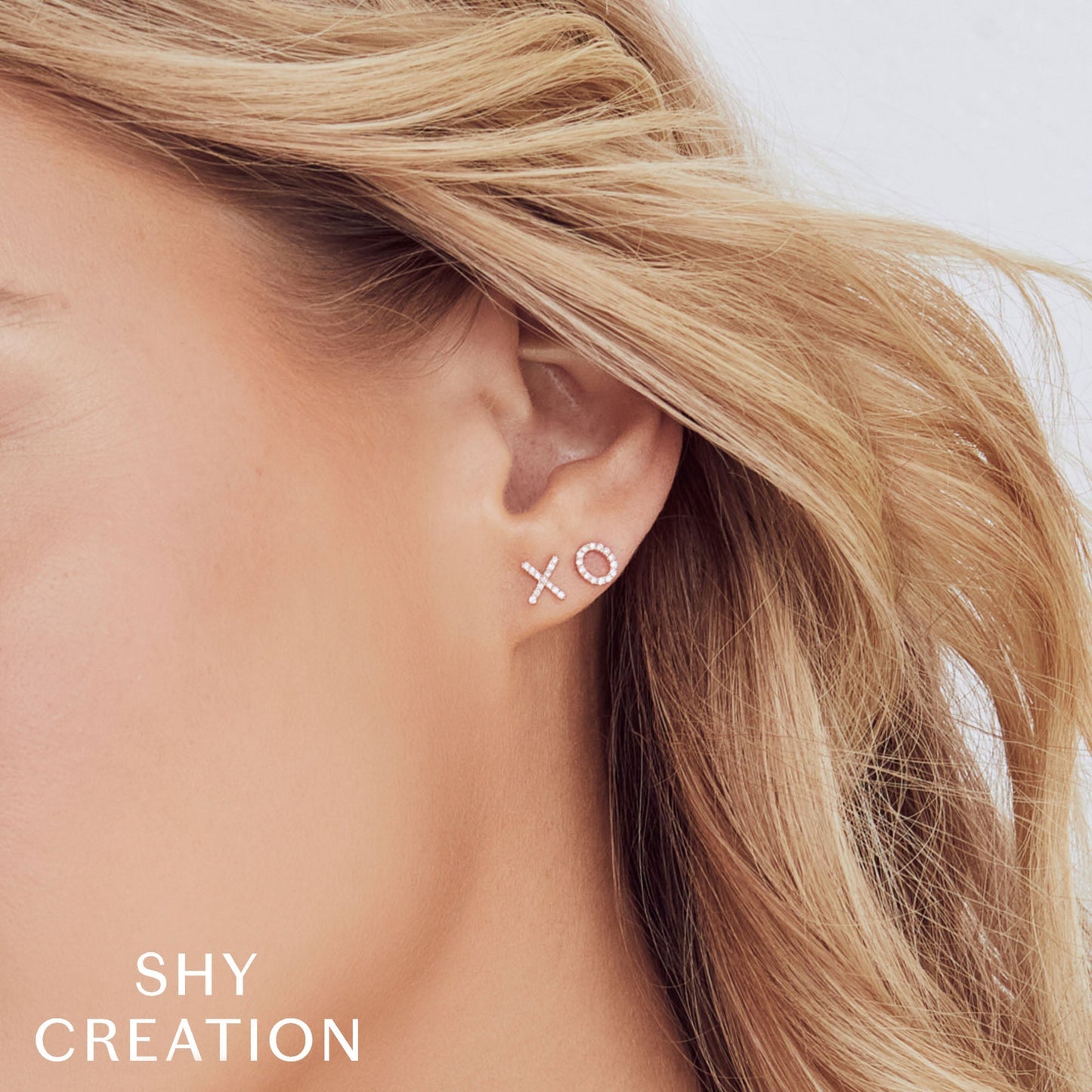 0.09CT 14K W/G DIAMOND "XO" STUD EARRING