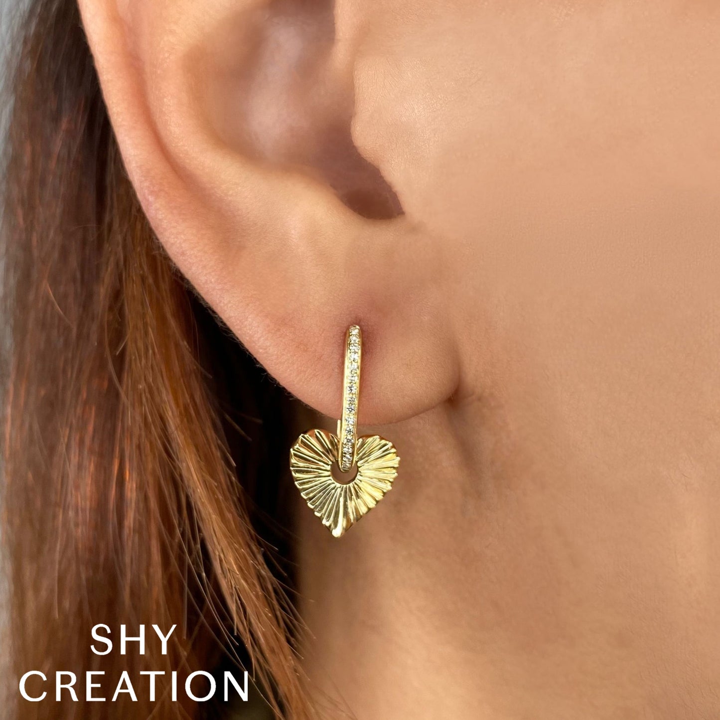 0.08CT DIAMOND HEART EARRING