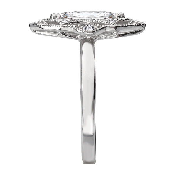 Semi-Mount Oval Disc Designed Engagement Ring