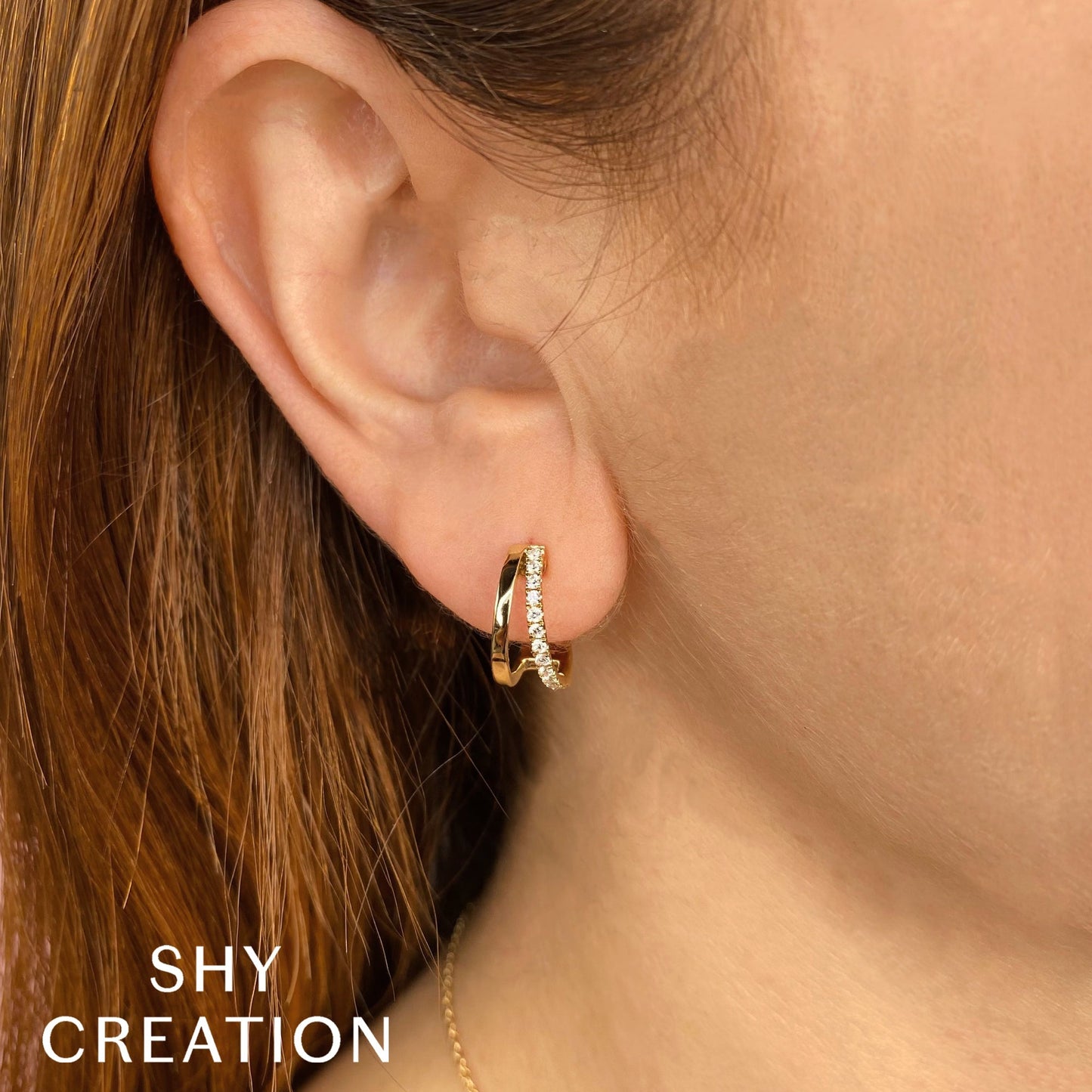 0.28CT DIAMOND HOOP EARRING