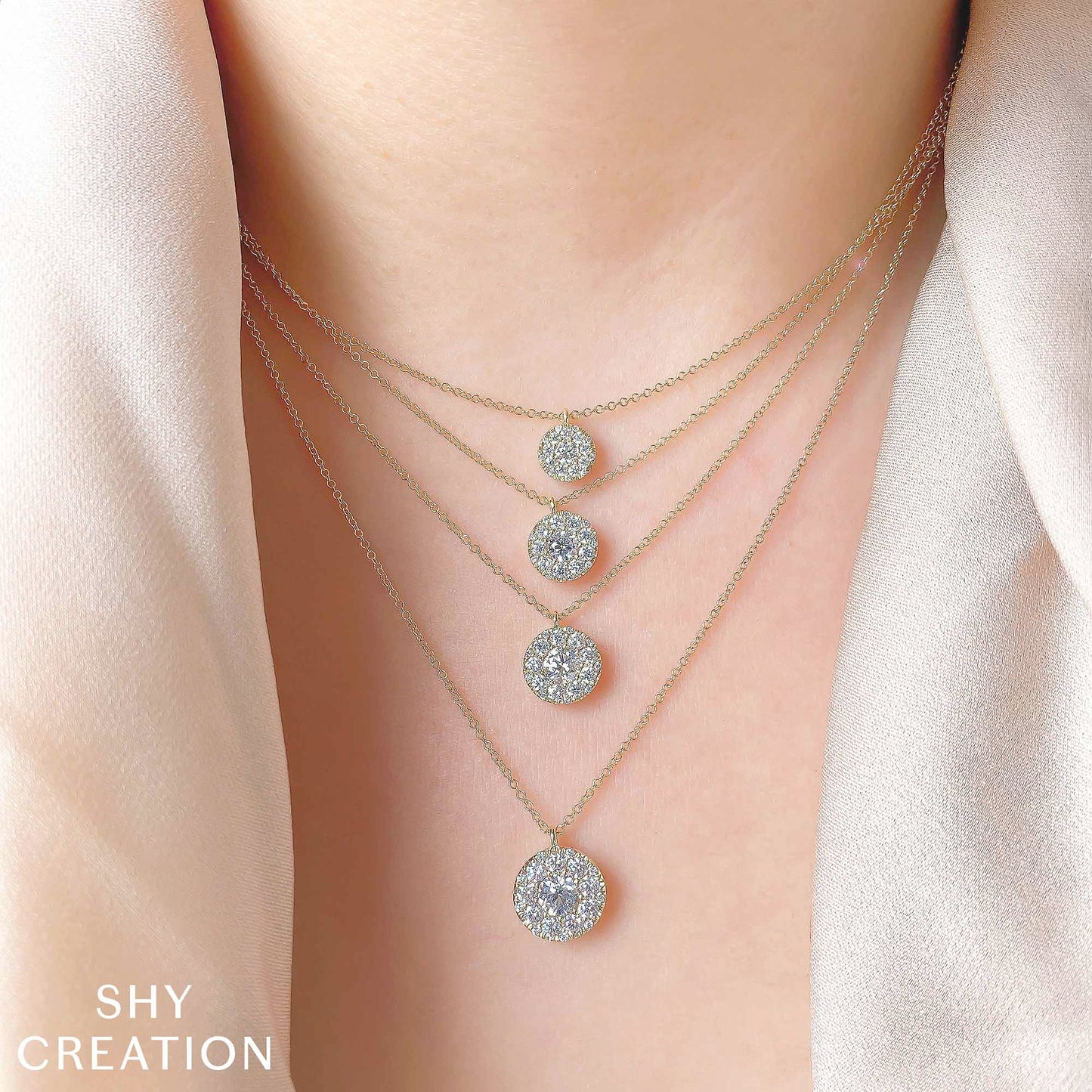 0.10CT-CTR(ROUND) 0.13CT-SIDE DIAMOND CLUSTER NECKLACE